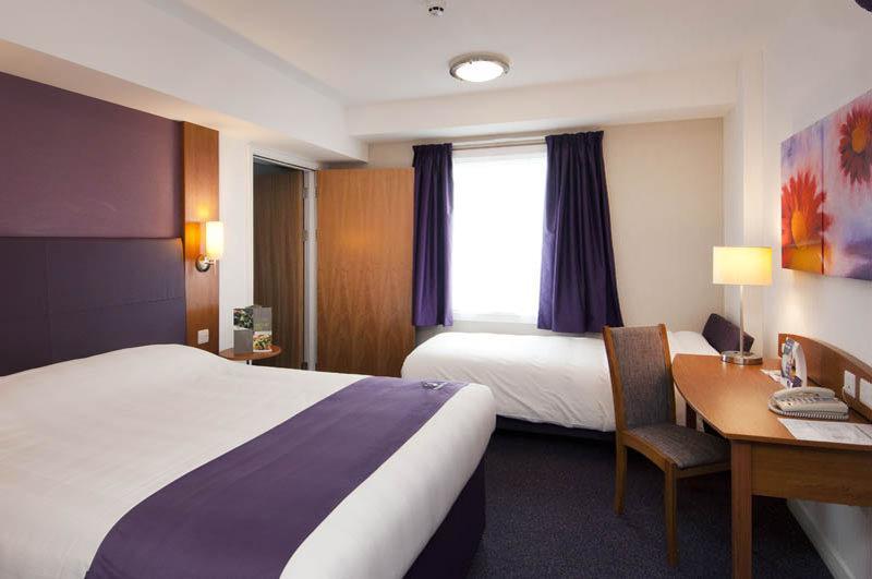 Premier Inn Kilmarnock Exterior foto